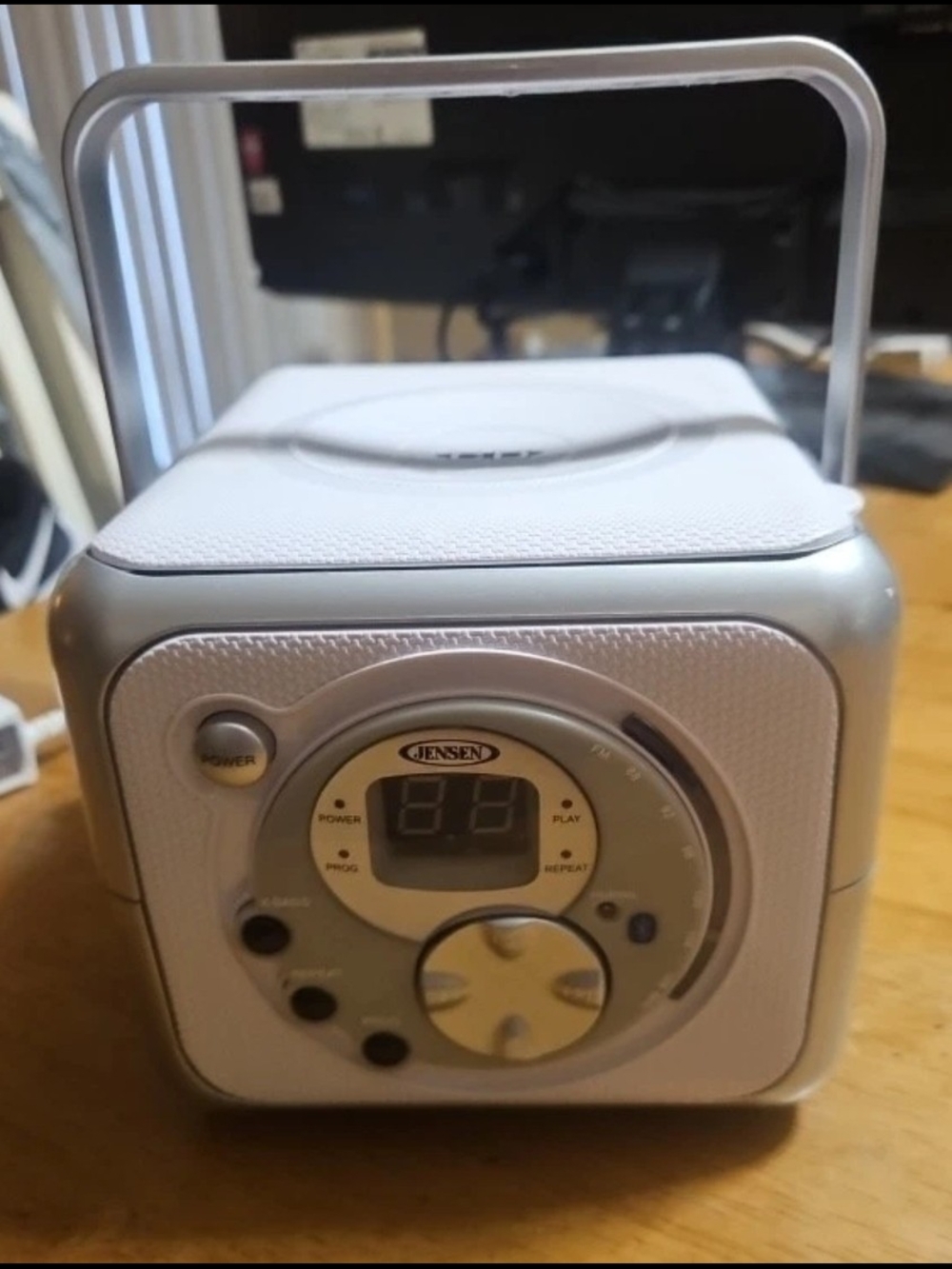 Jensen Silver and White Portable CD Player with Carry Handle